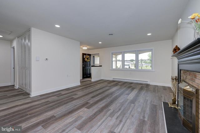 130 DORCHESTER DR, Southampton, NJ 08088