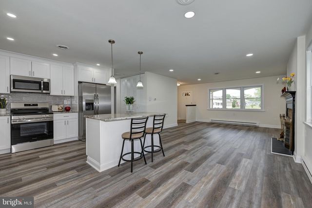 130 DORCHESTER DR, Southampton, NJ 08088