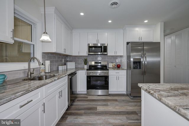 130 DORCHESTER DR, Southampton, NJ 08088