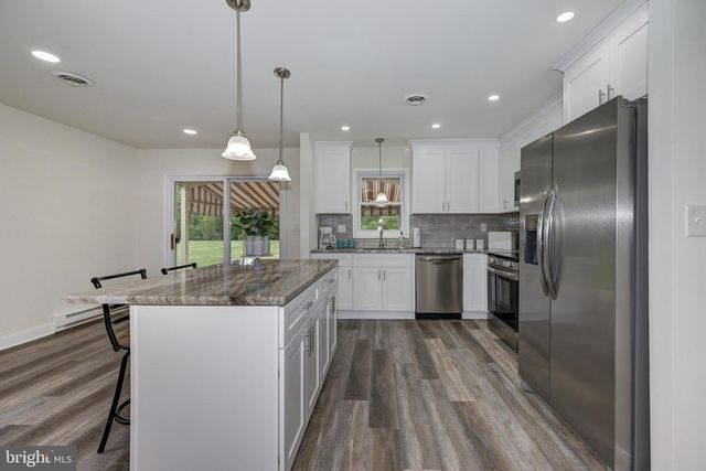 130 DORCHESTER DR, Southampton, NJ 08088