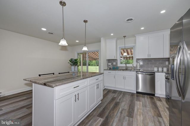 130 DORCHESTER DR, Southampton, NJ 08088