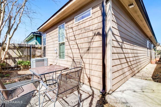 127 Treasure Cove, Lafayette, LA 70508