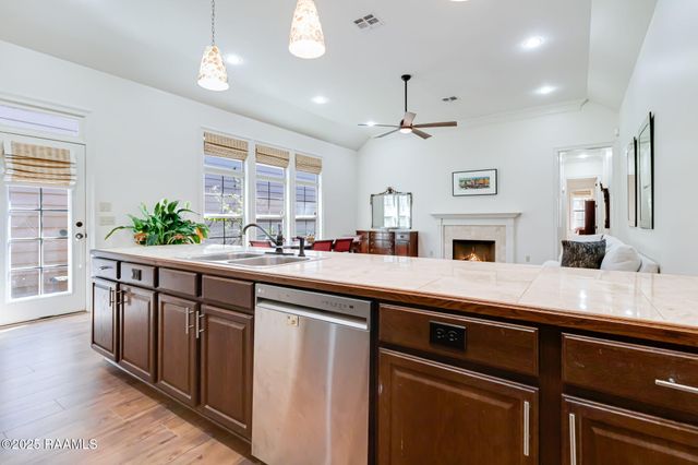 127 Treasure Cove, Lafayette, LA 70508
