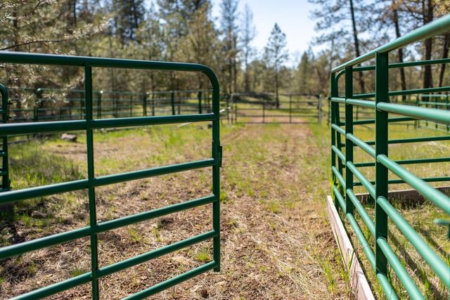 11320 S Stangland Rd, Medical Lake, WA 99022