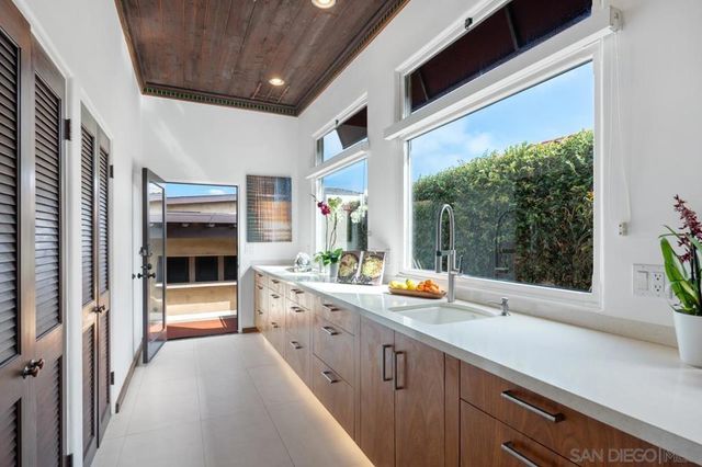 1728 West Lewis, San Diego, CA 92103