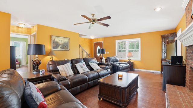 686 Bluff Dr, Winchester, TN 37398