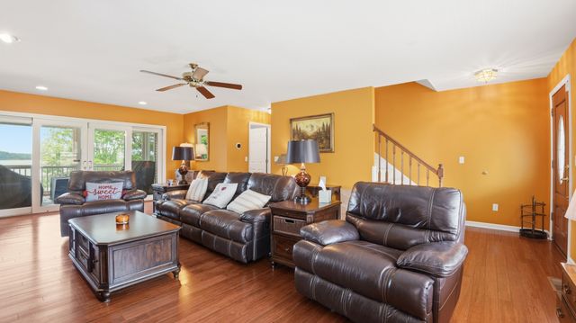 686 Bluff Dr, Winchester, TN 37398