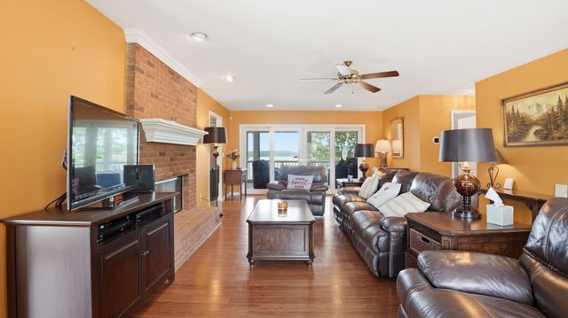 686 Bluff Dr, Winchester, TN 37398