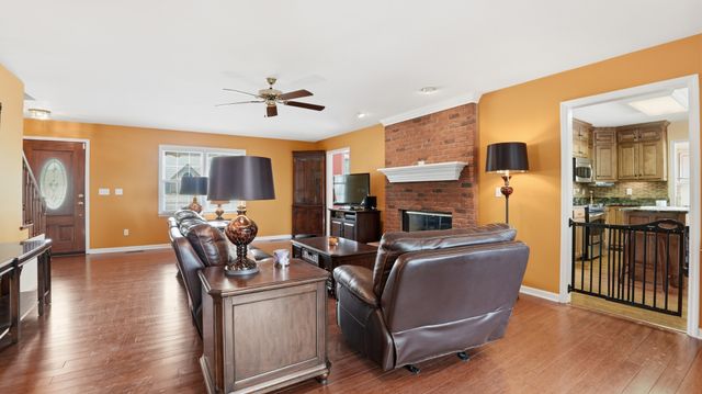 686 Bluff Dr, Winchester, TN 37398
