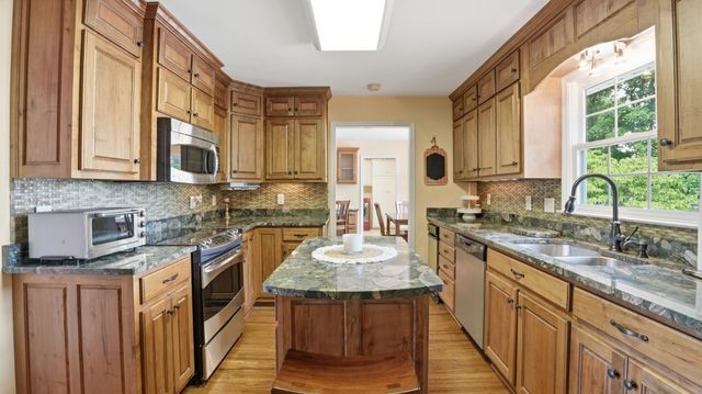 686 Bluff Dr, Winchester, TN 37398