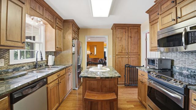 686 Bluff Dr, Winchester, TN 37398