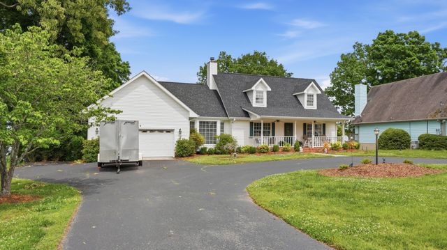 686 Bluff Dr, Winchester, TN 37398