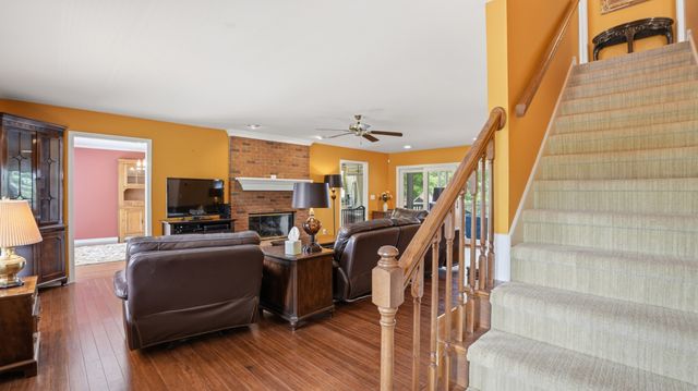 686 Bluff Dr, Winchester, TN 37398
