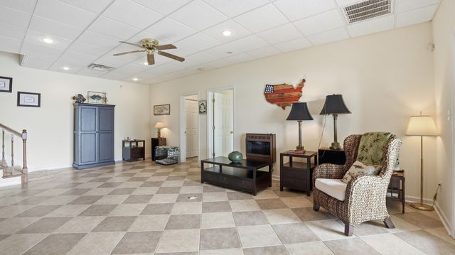 686 Bluff Dr, Winchester, TN 37398