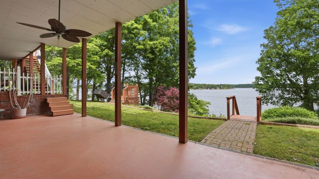 686 Bluff Dr, Winchester, TN 37398