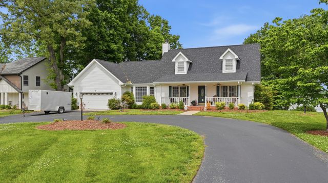 686 Bluff Dr, Winchester, TN 37398