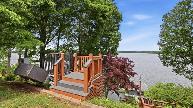 686 Bluff Dr, Winchester, TN 37398