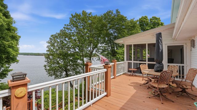 686 Bluff Dr, Winchester, TN 37398