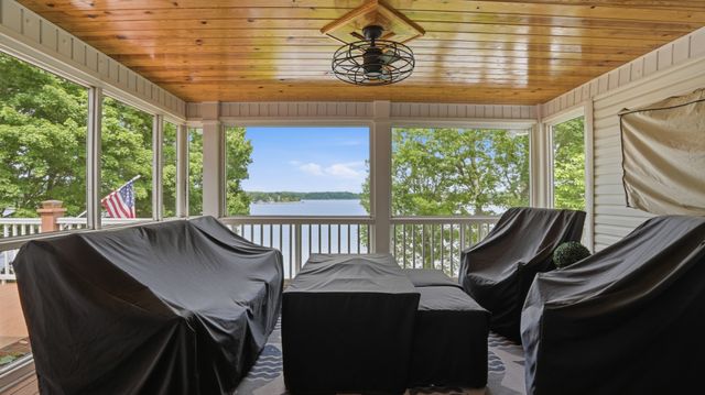 686 Bluff Dr, Winchester, TN 37398
