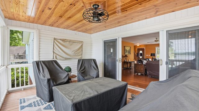 686 Bluff Dr, Winchester, TN 37398