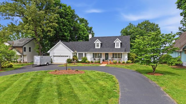 686 Bluff Dr, Winchester, TN 37398