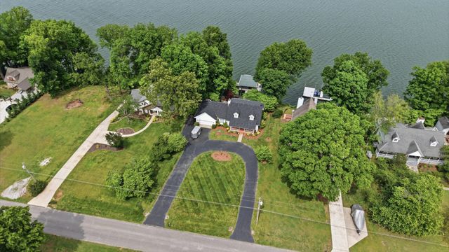 686 Bluff Dr, Winchester, TN 37398