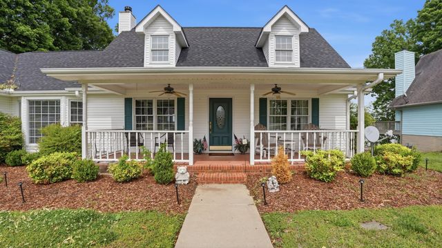 686 Bluff Dr, Winchester, TN 37398