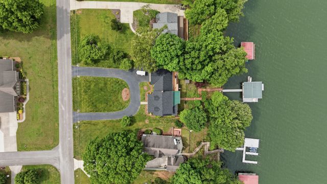 686 Bluff Dr, Winchester, TN 37398
