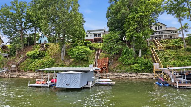 686 Bluff Dr, Winchester, TN 37398