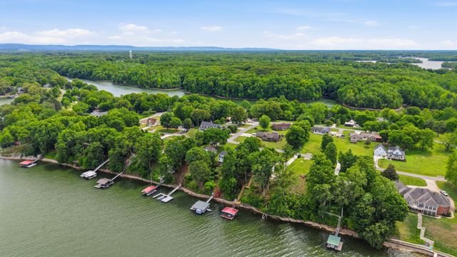 686 Bluff Dr, Winchester, TN 37398