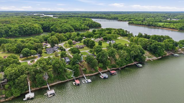 686 Bluff Dr, Winchester, TN 37398