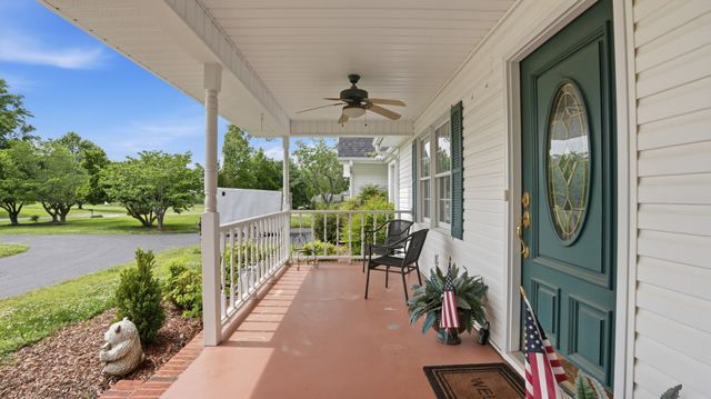 686 Bluff Dr, Winchester, TN 37398