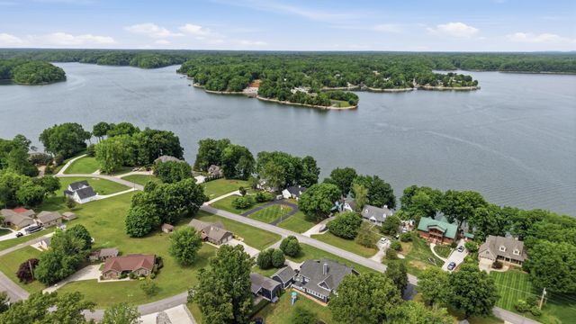 686 Bluff Dr, Winchester, TN 37398
