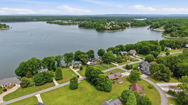 686 Bluff Dr, Winchester, TN 37398