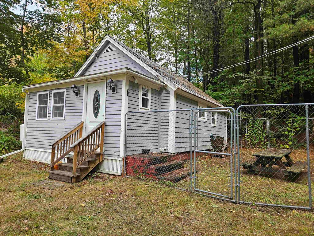 25 Dartmouth Street, Claremont, NH 03743