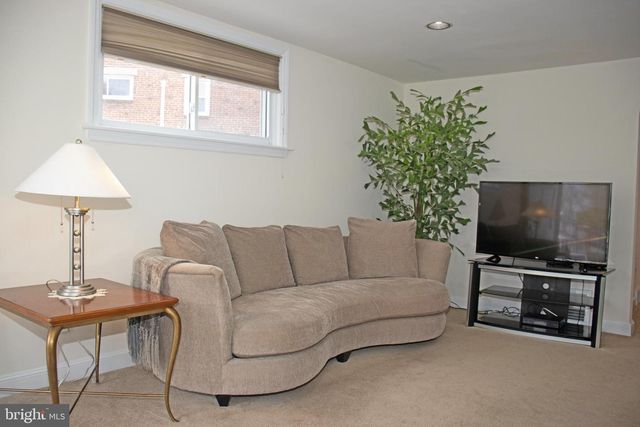 858 FAIRFAX RD, Drexel Hill, PA 19026