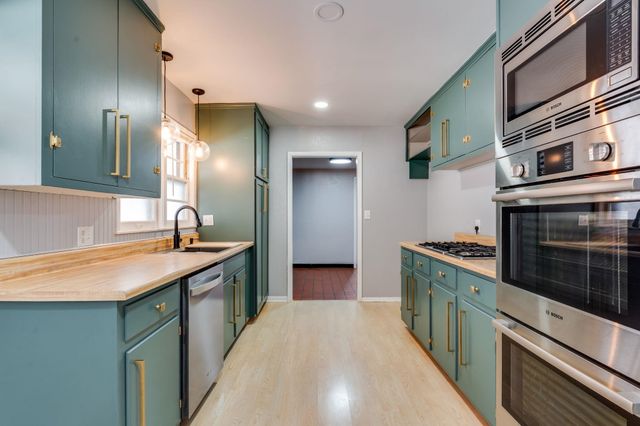 1317 N Parkwood Ln., Wichita, KS 67208