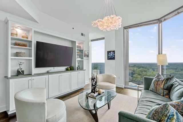2795 Peachtree NE Road 1801, Atlanta, GA 30305