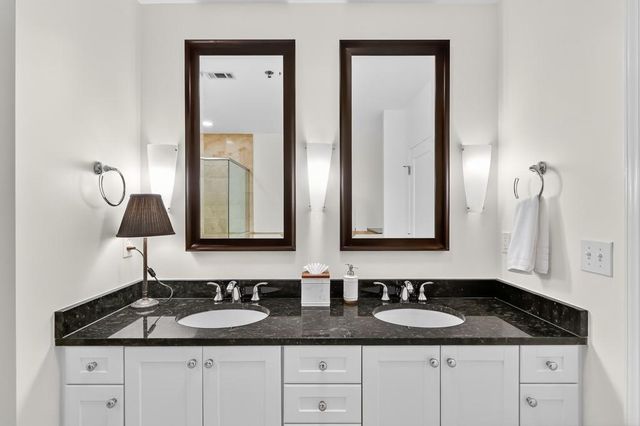2795 Peachtree NE Road 1801, Atlanta, GA 30305