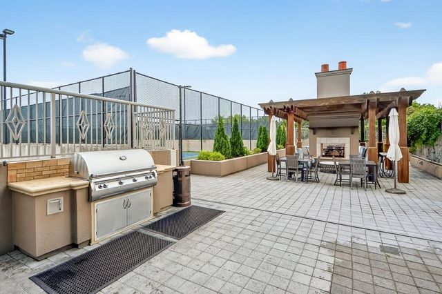2795 Peachtree NE Road 1801, Atlanta, GA 30305
