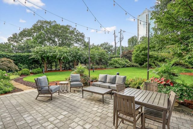 2795 Peachtree NE Road 1801, Atlanta, GA 30305