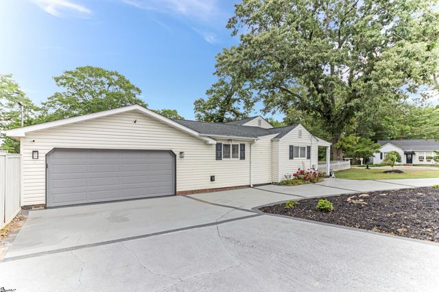 201 S Pliney Circle, Simpsonville, SC 29681