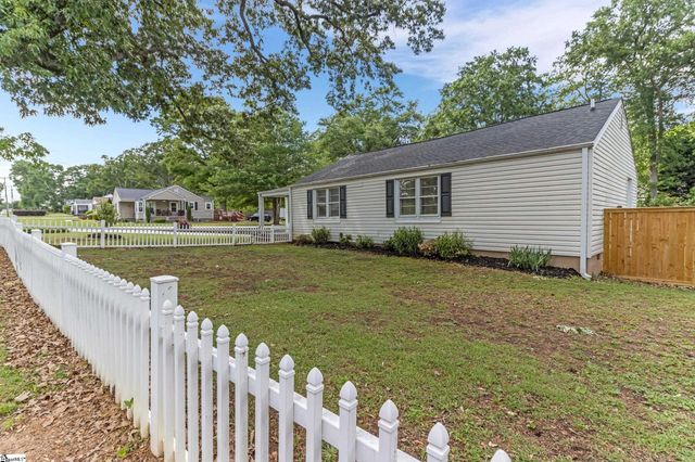 201 S Pliney Circle, Simpsonville, SC 29681