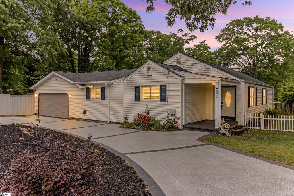 201 S Pliney Circle, Simpsonville, SC 29681