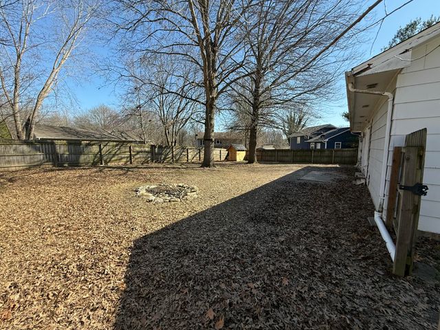 1830 W AMOS DR, Columbia, MO 65203