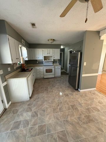 1830 W AMOS DR, Columbia, MO 65203