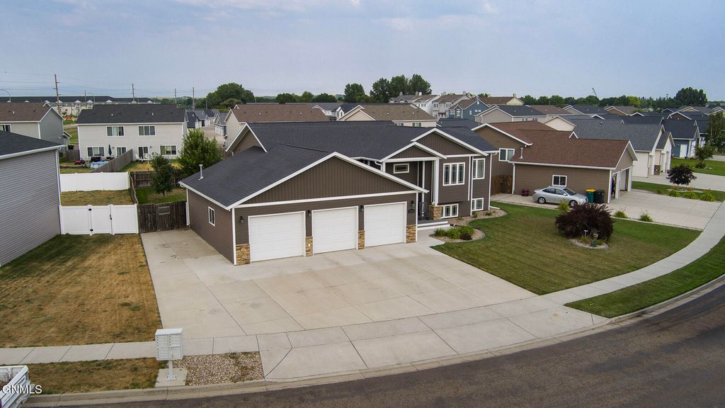 3318 Dortmund Drive, Bismarck, ND 58504 photo 5