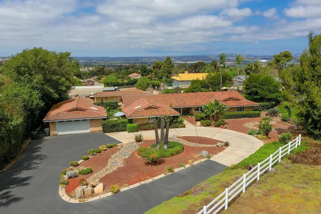 Image 1 of property listing at 2720 Mason Way, Vista, CA 92084