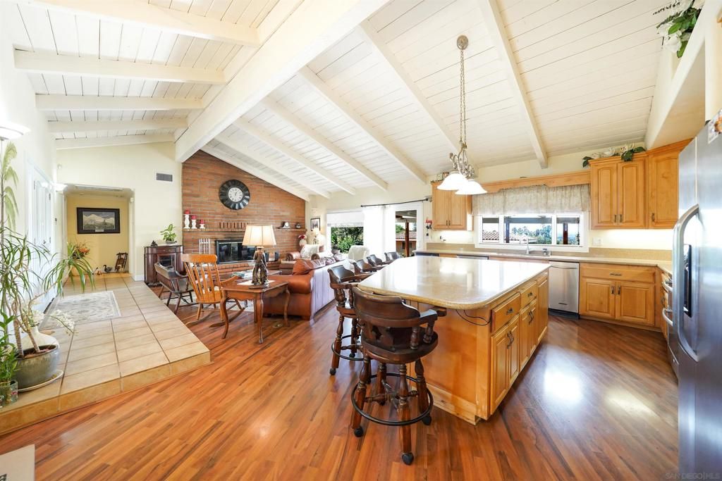 Image 14 of property listing at 2720 Mason Way, Vista, CA 92084