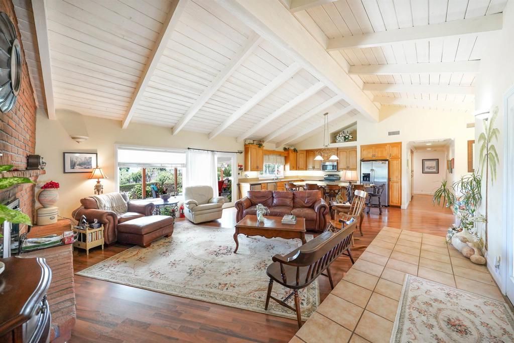 Image 15 of property listing at 2720 Mason Way, Vista, CA 92084